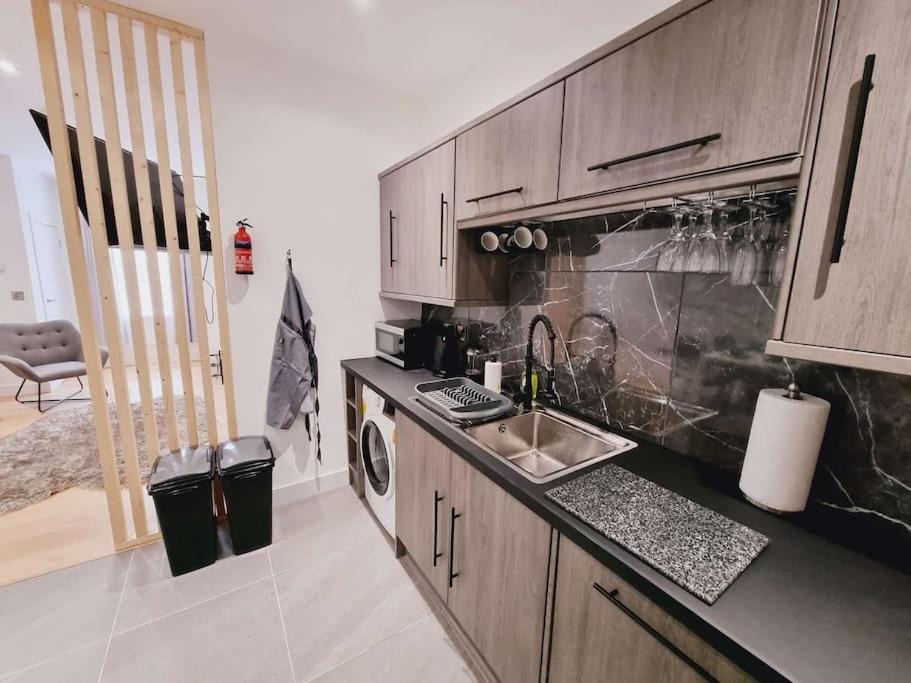 Lmk, Spacious 1 Bedroom Ground Floor Apartment, Ev Charger, Free Parking Wi-Fi, Great Location ベルファスト エクステリア 写真
